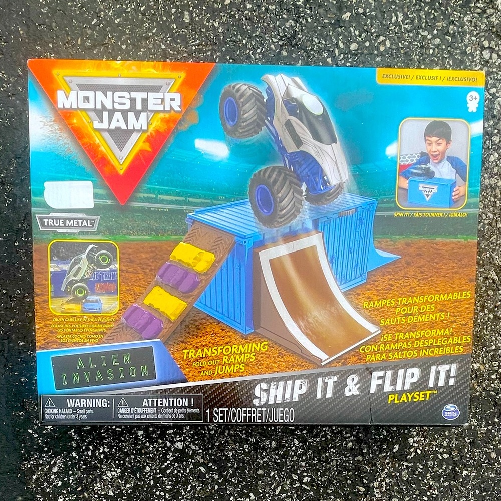 Monster Jam Ship It & Flip It Play set NEW